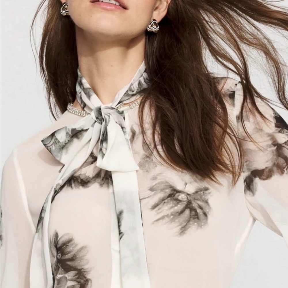 NWT White House Black Market Black and White in Floral Blouse - Picture 4 of 5